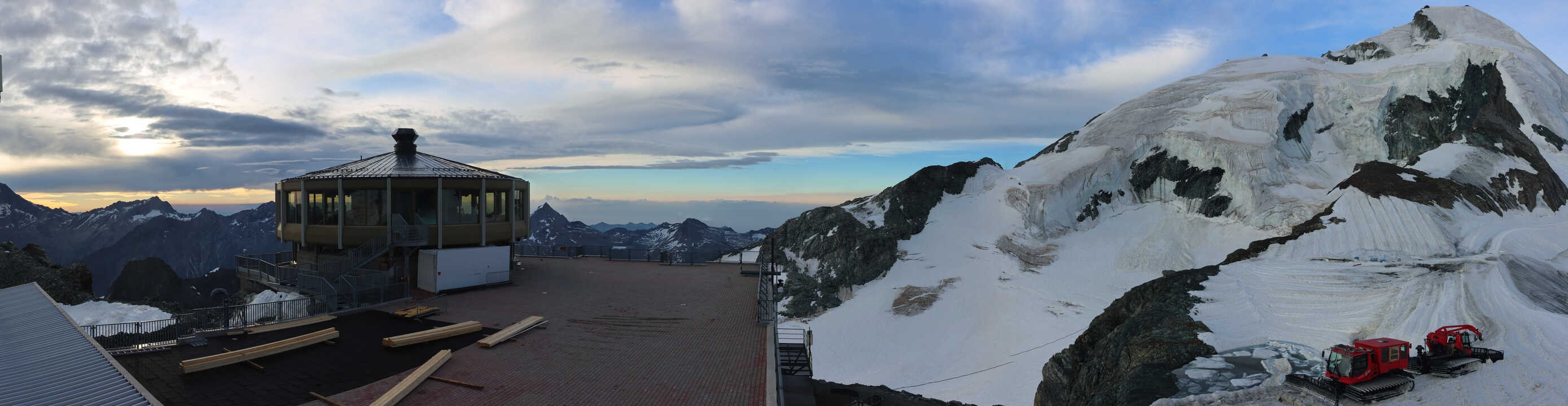 Archiv Foto Webcam Mountain Restaurant Mittelallalin