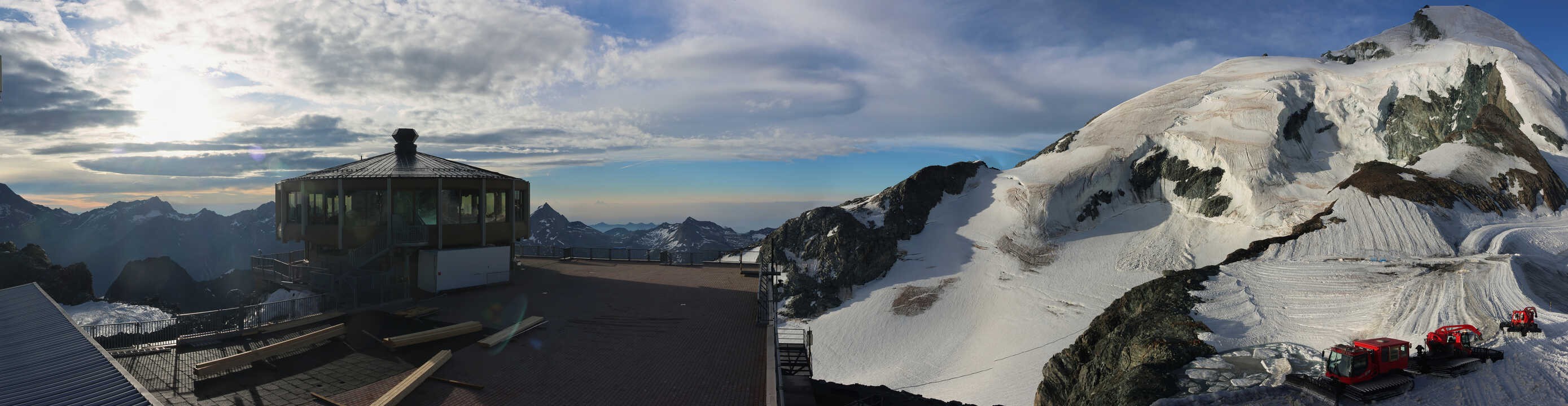 Archiv Foto Webcam Mountain Restaurant Mittelallalin