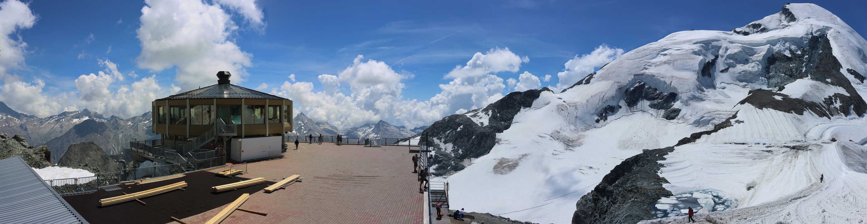 Archived image Webcam View Mountain Restaurant Mittelallalin