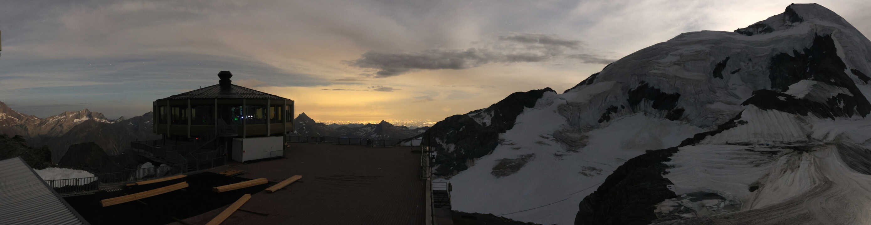 Archived image Webcam View Mountain Restaurant Mittelallalin