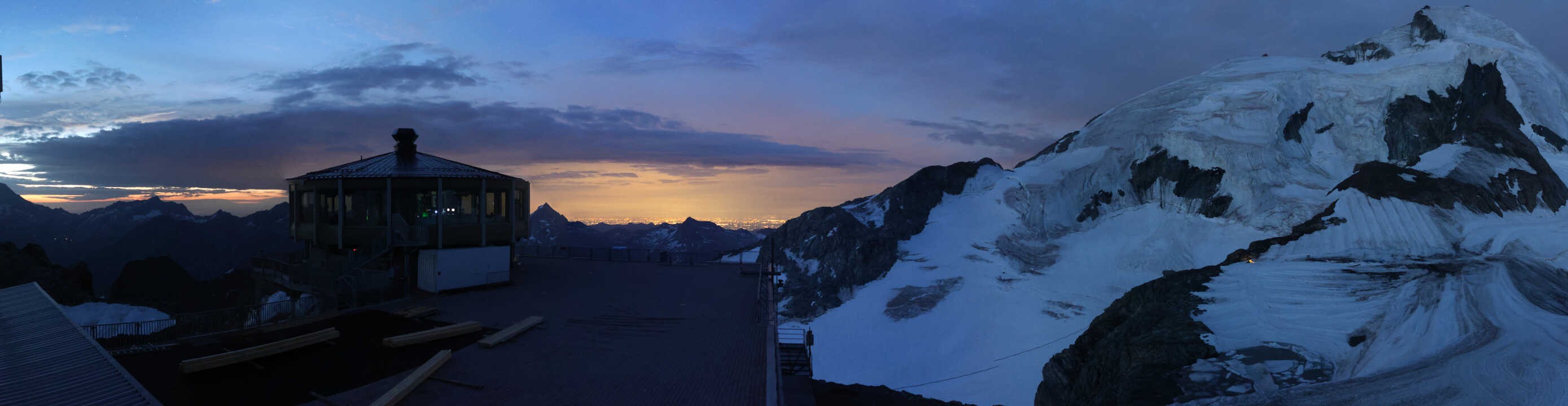 Archived image Webcam View Mountain Restaurant Mittelallalin