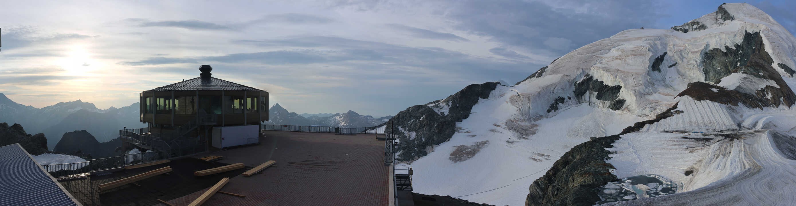 Archived image Webcam View Mountain Restaurant Mittelallalin