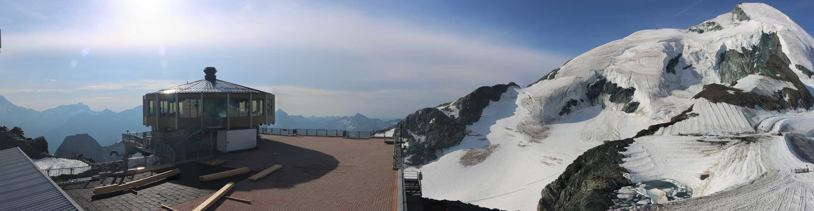 Archived image Webcam View Mountain Restaurant Mittelallalin