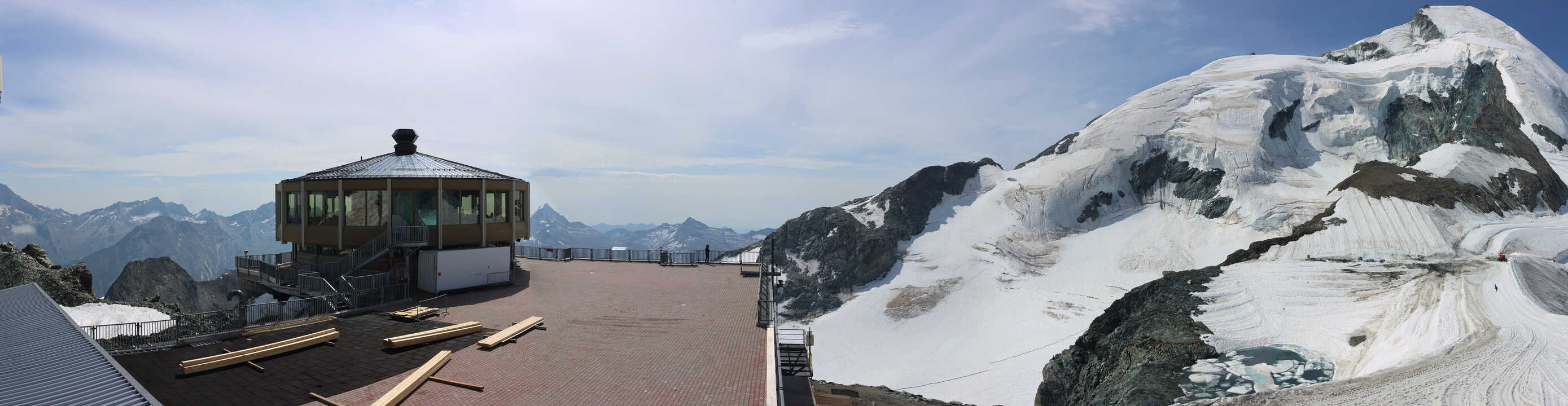 Archived image Webcam View Mountain Restaurant Mittelallalin