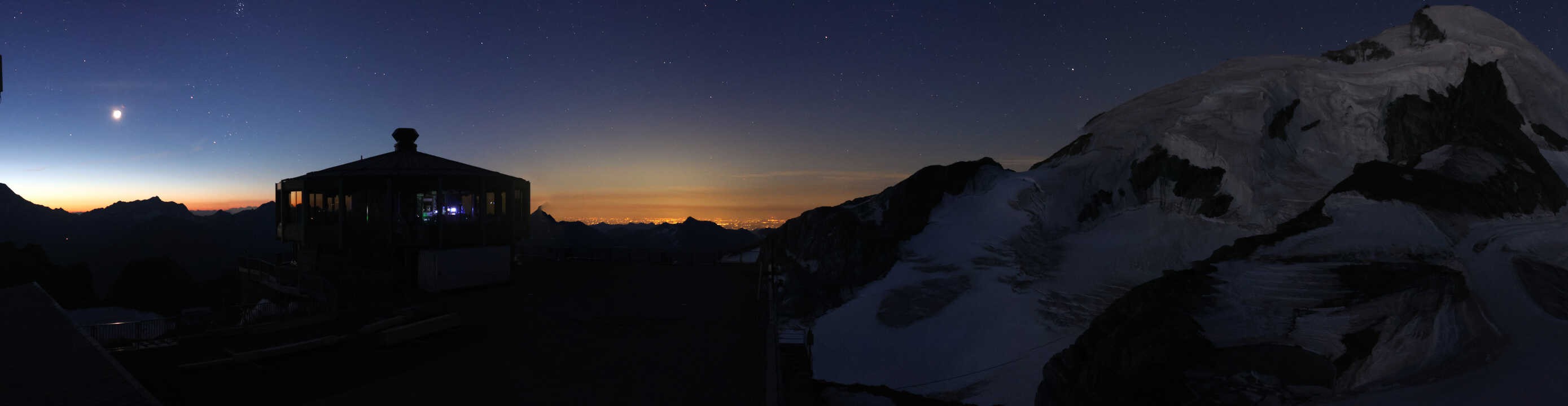 Archived image Webcam View Mountain Restaurant Mittelallalin