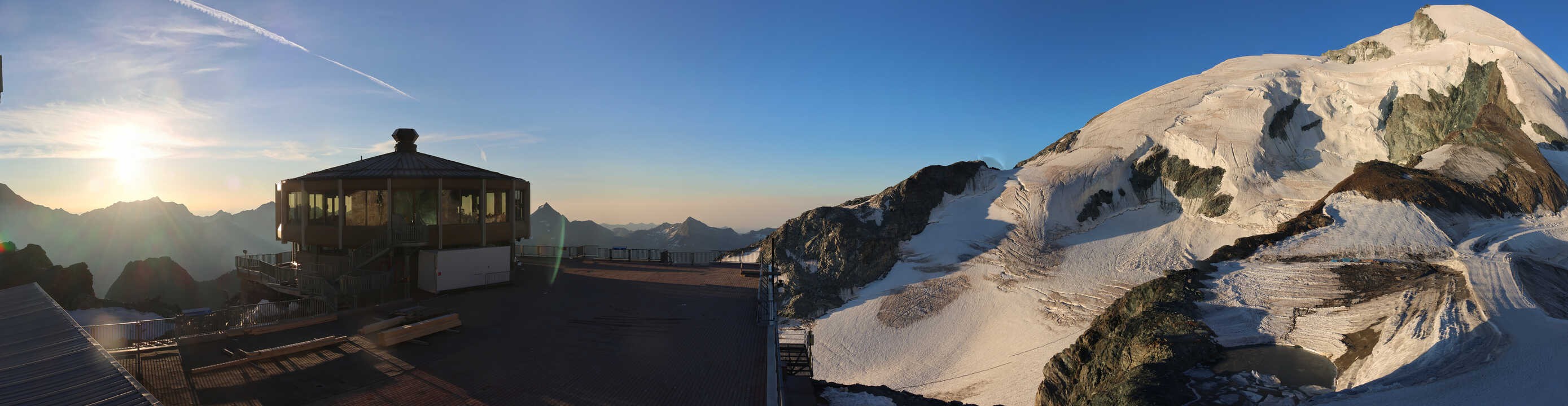 Archived image Webcam View Mountain Restaurant Mittelallalin