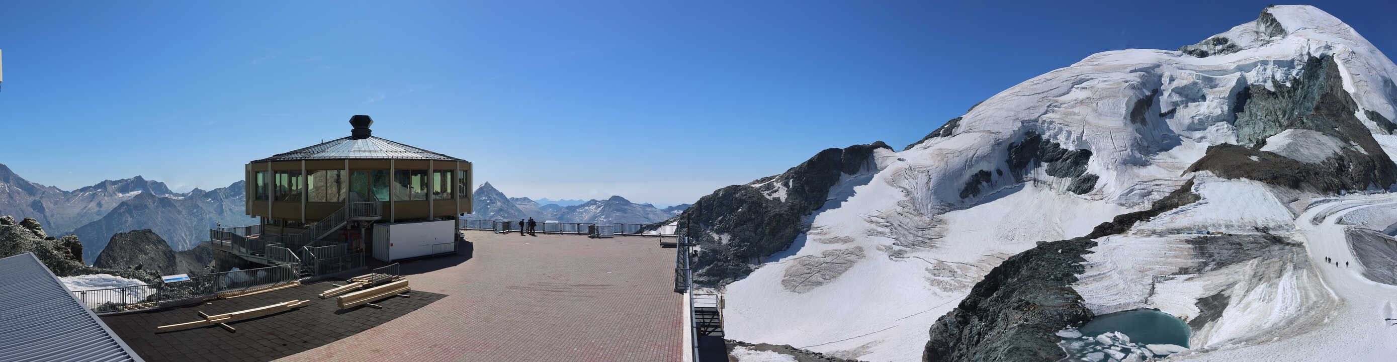 Archived image Webcam View Mountain Restaurant Mittelallalin