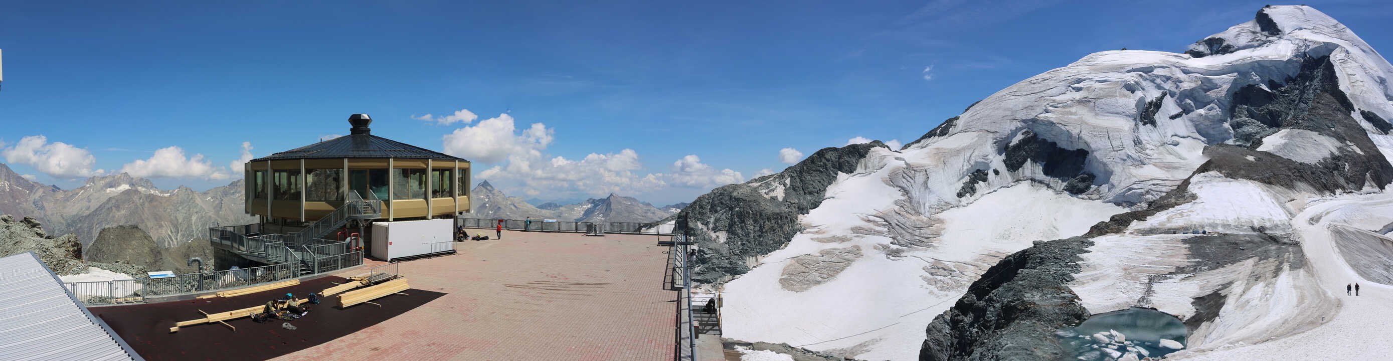 Archived image Webcam View Mountain Restaurant Mittelallalin