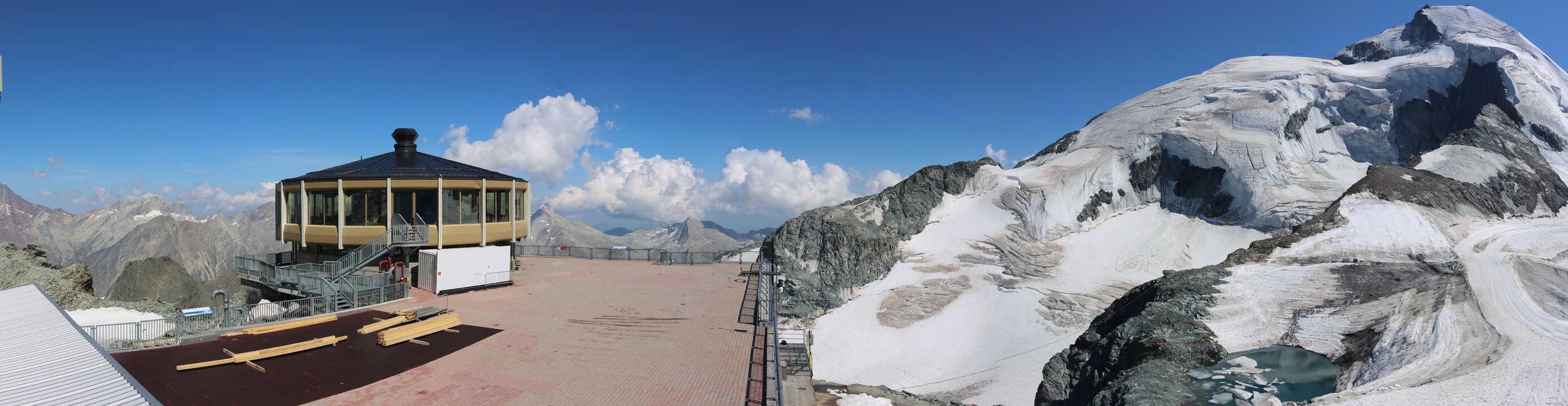Archived image Webcam View Mountain Restaurant Mittelallalin