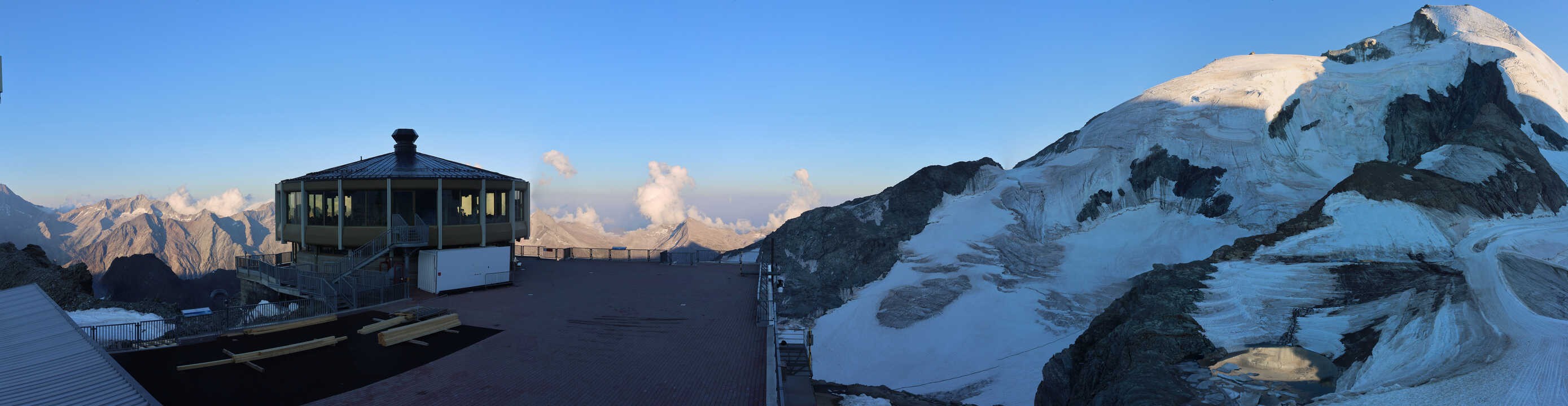 Archiv Foto Webcam Mountain Restaurant Mittelallalin