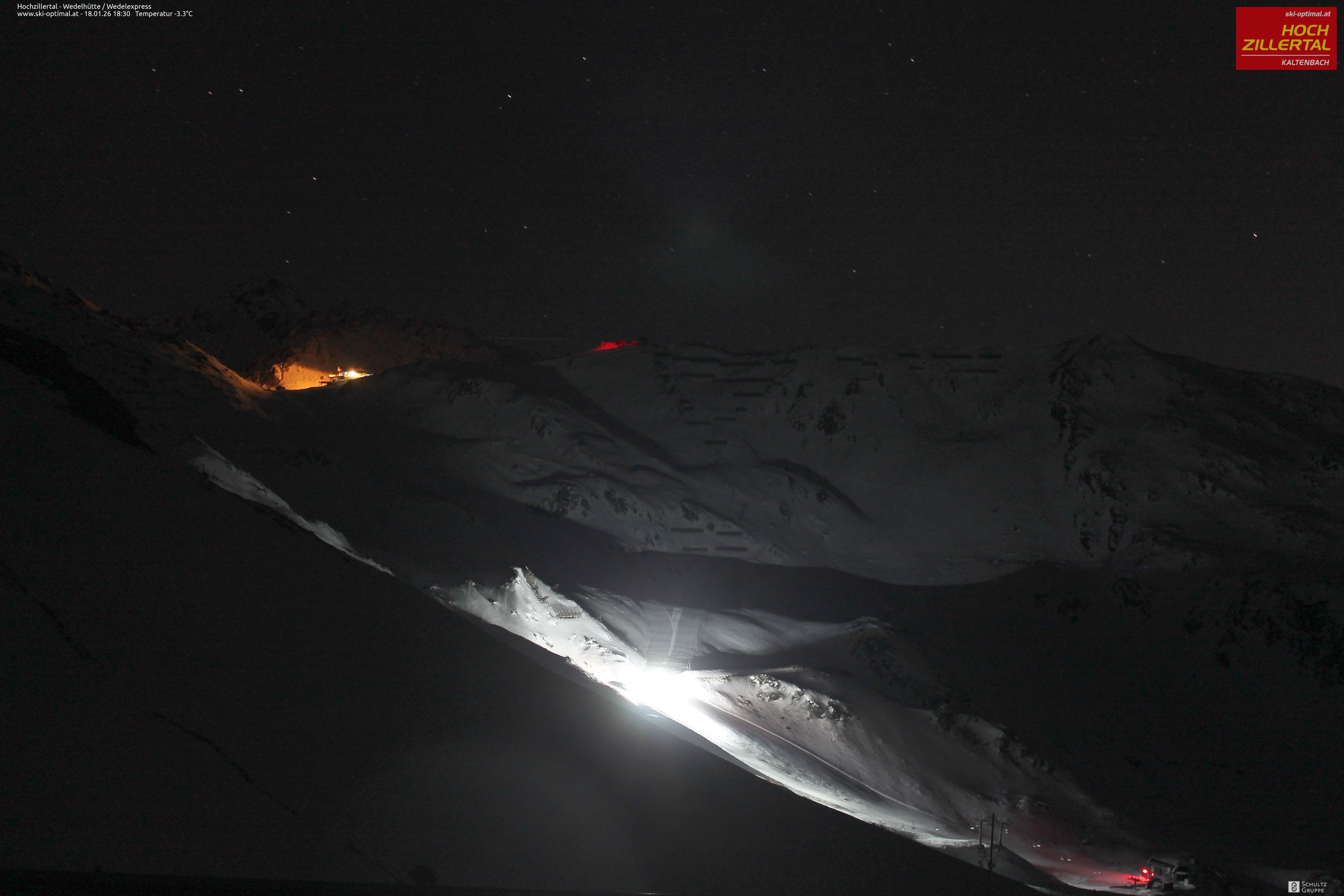 Archiv Foto Webcam Hochzillertal: Blick zur Wedelhütte