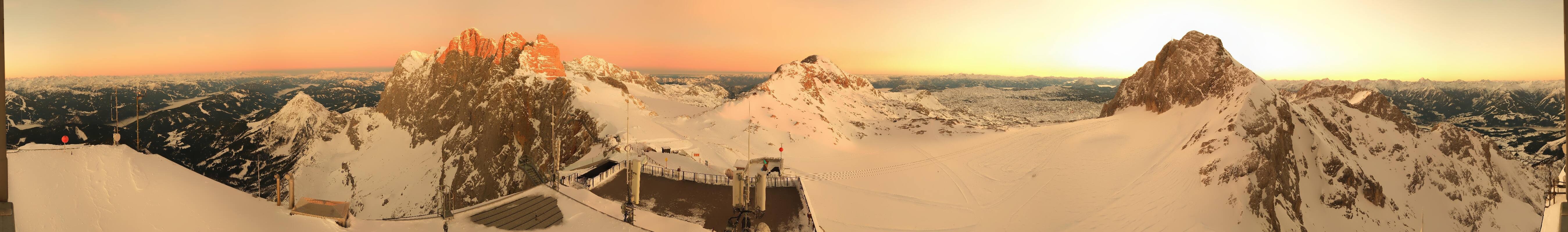 Archiv Foto Webcam Dachstein Gletscher: Panoramablick von der Bergstation