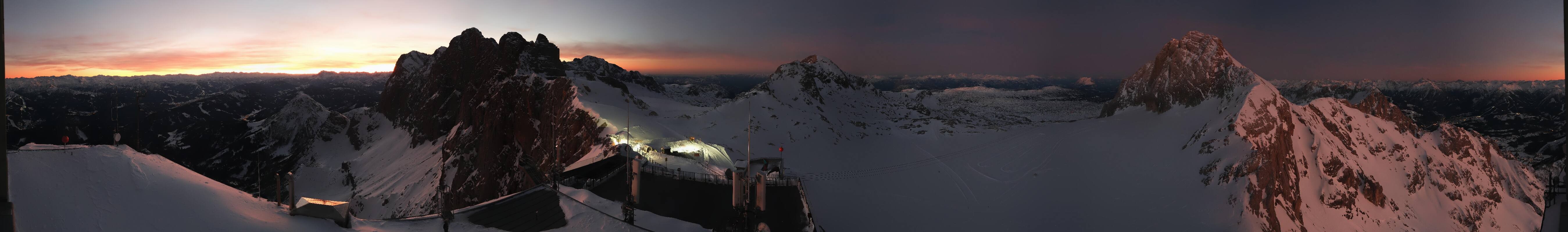 Archived image Panoramic webcam view at the Dachstein Glacier