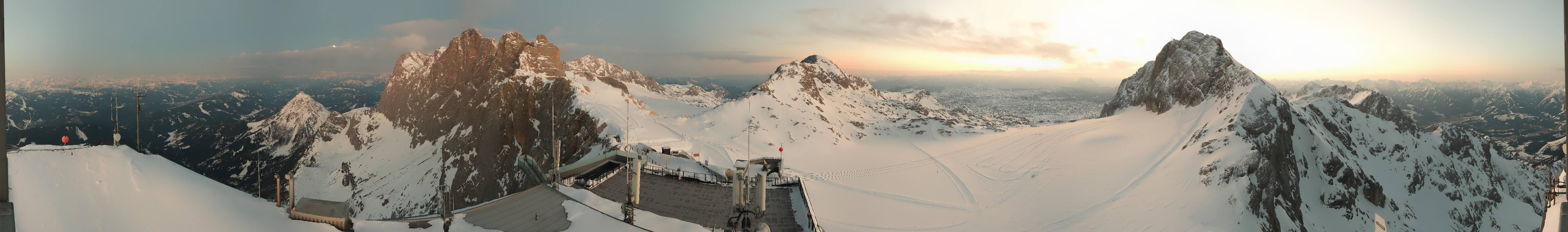 Archiv Foto Webcam Dachstein Gletscher: Panoramablick von der Bergstation