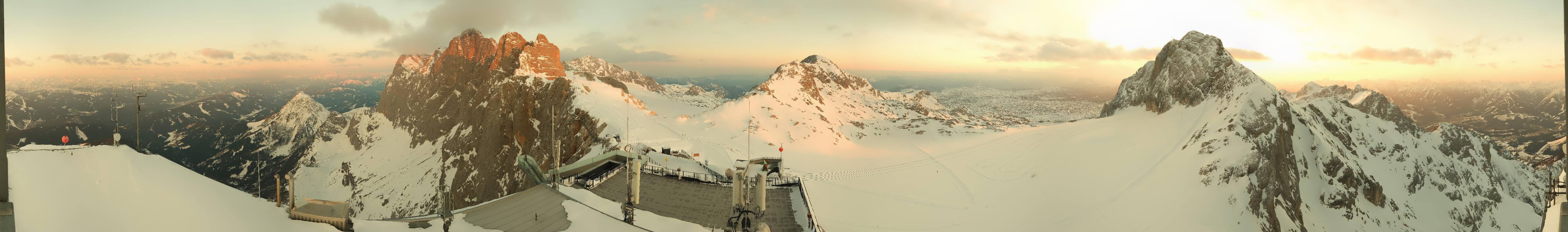 Archiv Foto Webcam Dachstein Gletscher: Panoramablick von der Bergstation