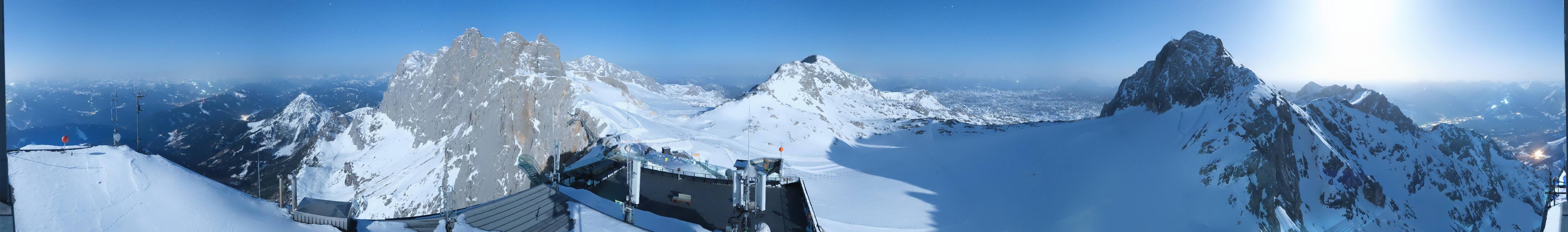 Archived image Panoramic webcam view at the Dachstein Glacier