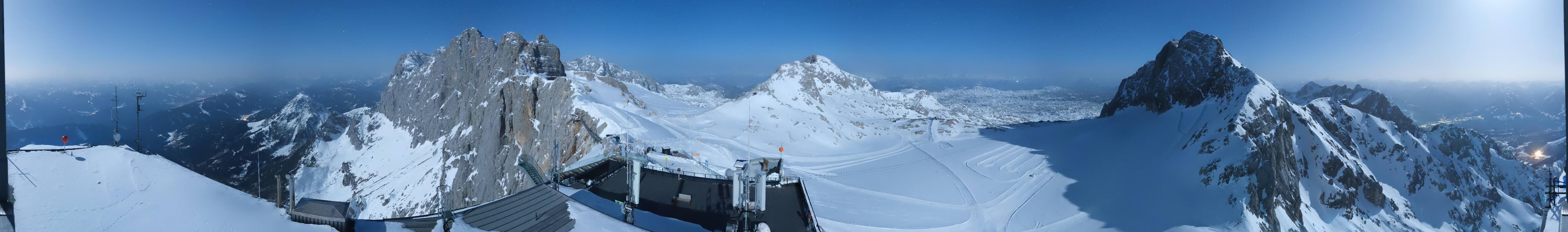 Archived image Panoramic webcam view at the Dachstein Glacier