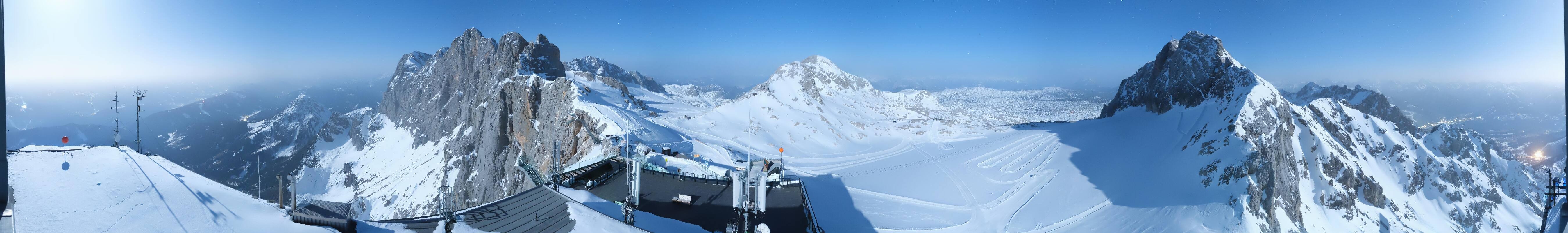 Archived image Panoramic webcam view at the Dachstein Glacier