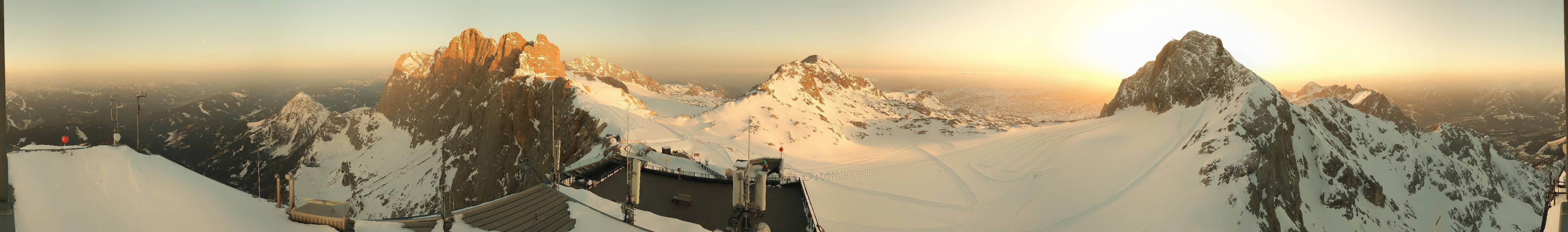 Archived image Panoramic webcam view at the Dachstein Glacier