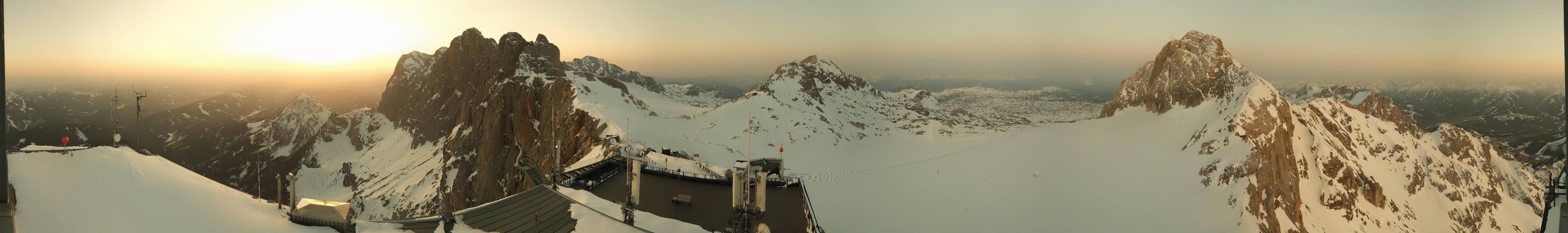Archived image Panoramic webcam view at the Dachstein Glacier