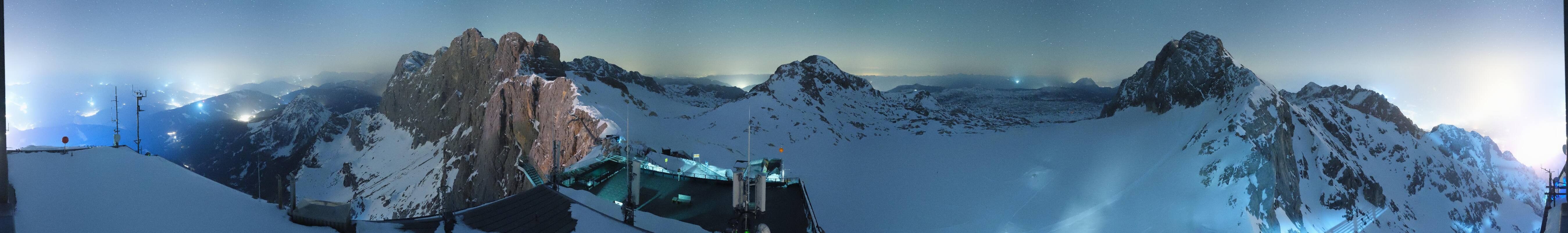 Archived image Panoramic webcam view at the Dachstein Glacier