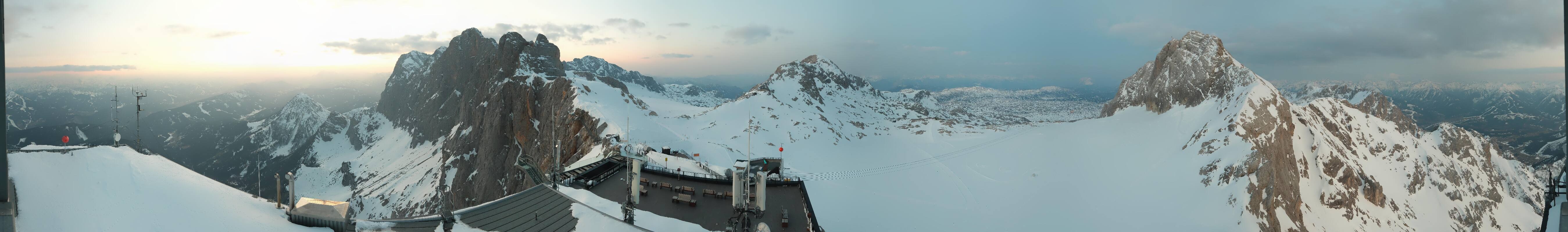 Archived image Panoramic webcam view at the Dachstein Glacier