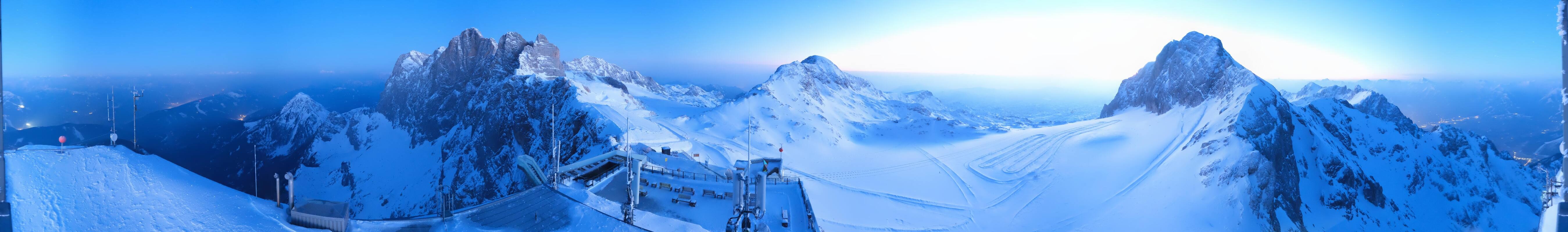 Archived image Panoramic webcam view at the Dachstein Glacier