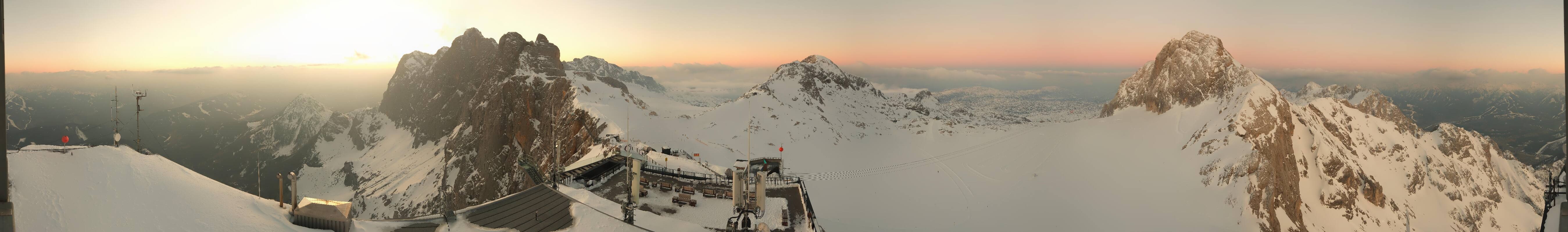 Archived image Panoramic webcam view at the Dachstein Glacier