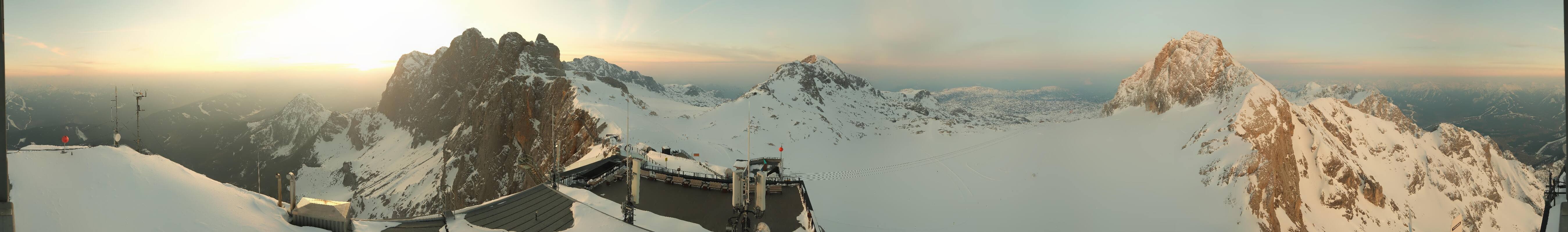 Archiv Foto Webcam Dachstein Gletscher: Panoramablick von der Bergstation