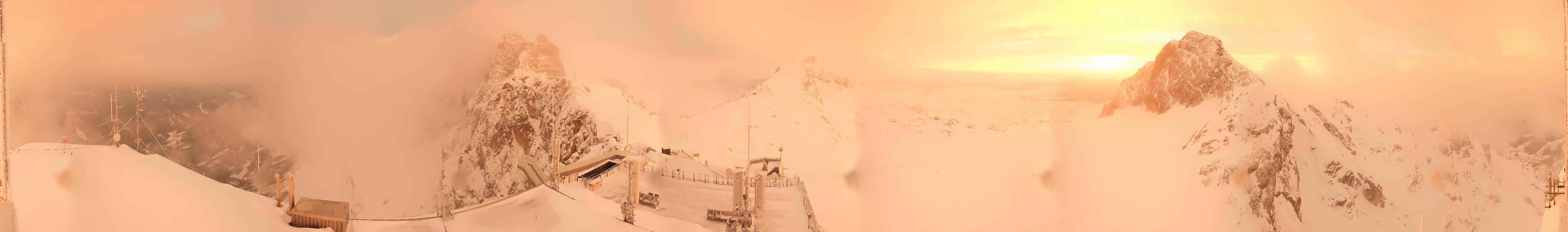 Archiv Foto Webcam Dachstein Gletscher: Panoramablick von der Bergstation