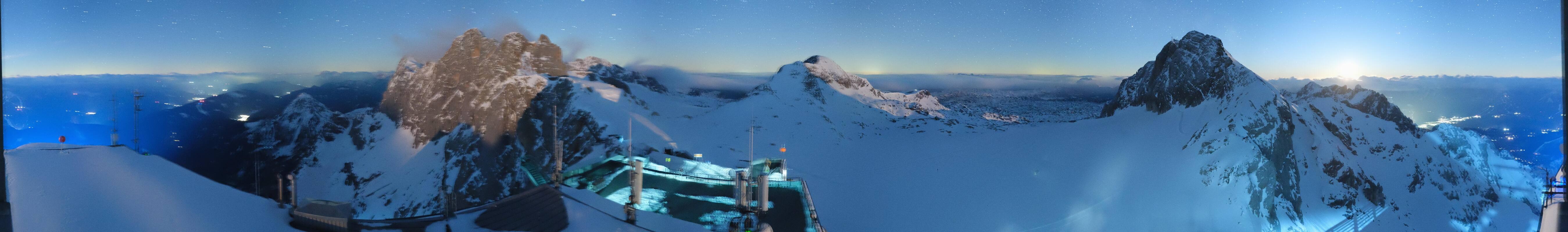Archived image Panoramic webcam view at the Dachstein Glacier