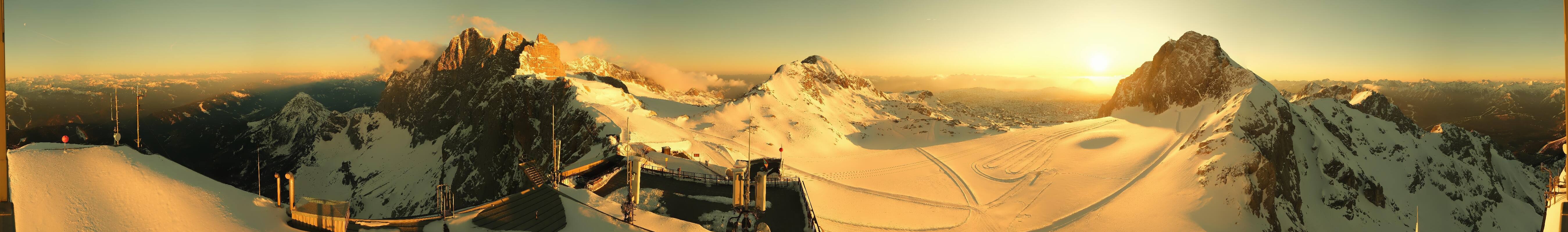 Archived image Panoramic webcam view at the Dachstein Glacier