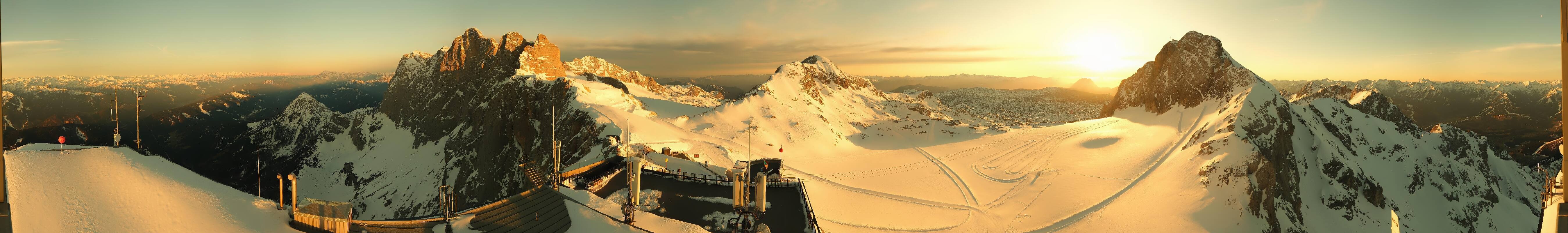 Archiv Foto Webcam Dachstein Gletscher: Panoramablick von der Bergstation