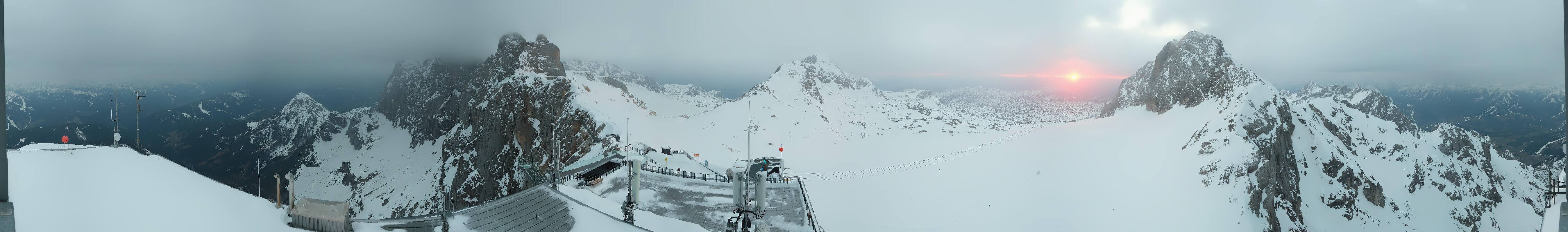 Archived image Panoramic webcam view at the Dachstein Glacier