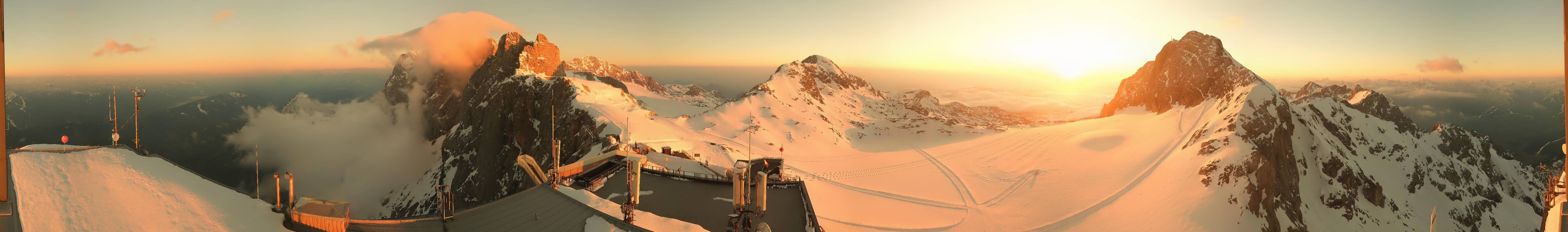 Archived image Panoramic webcam view at the Dachstein Glacier