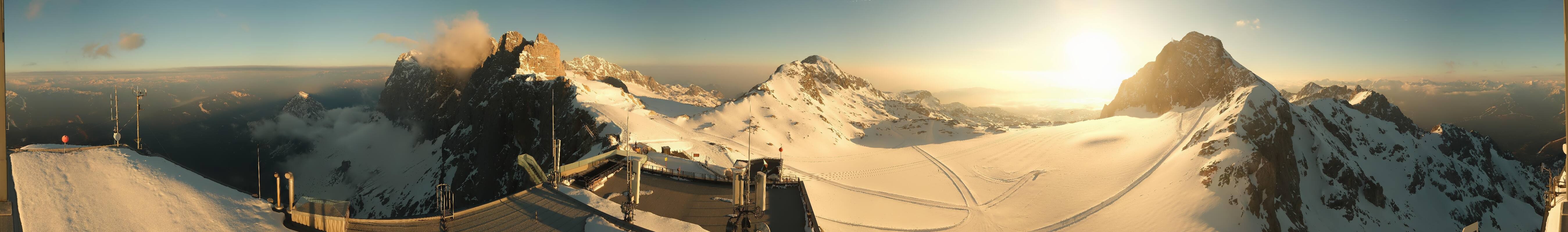 Archived image Panoramic webcam view at the Dachstein Glacier