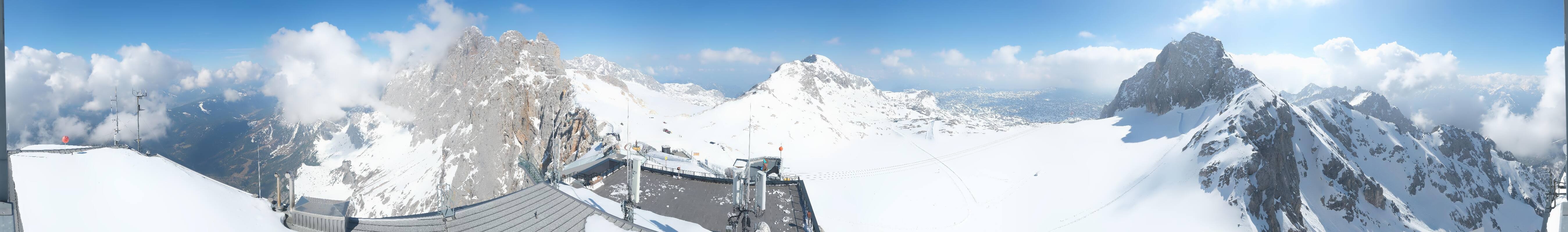 Archived image Panoramic webcam view at the Dachstein Glacier