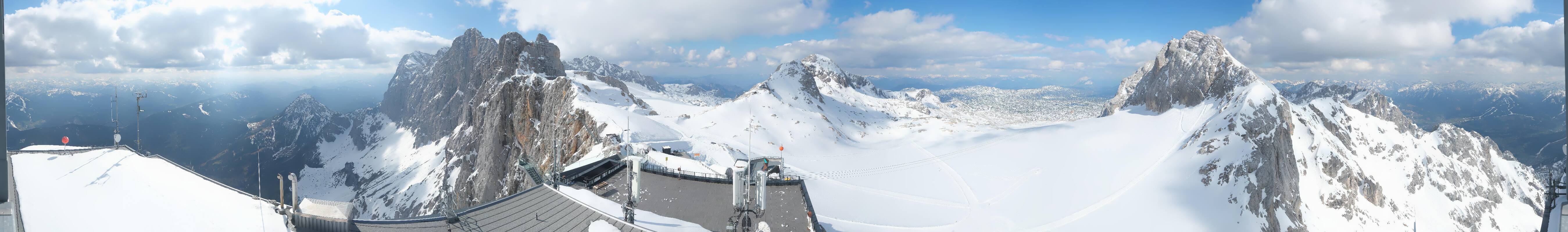 Archived image Panoramic webcam view at the Dachstein Glacier