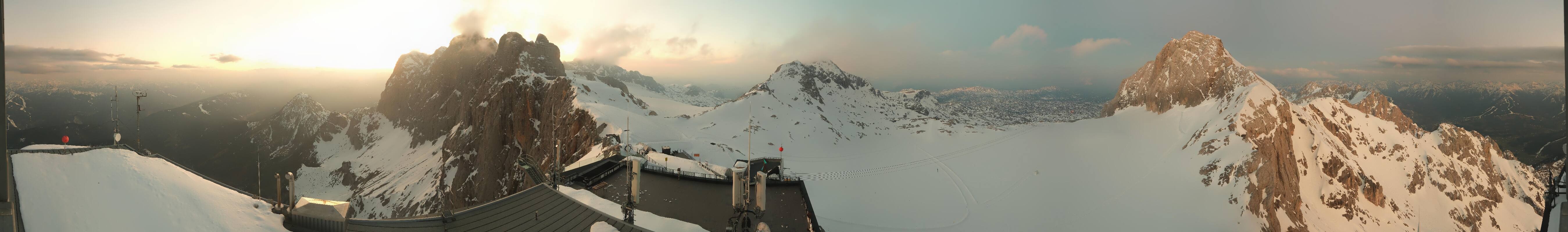 Archived image Panoramic webcam view at the Dachstein Glacier