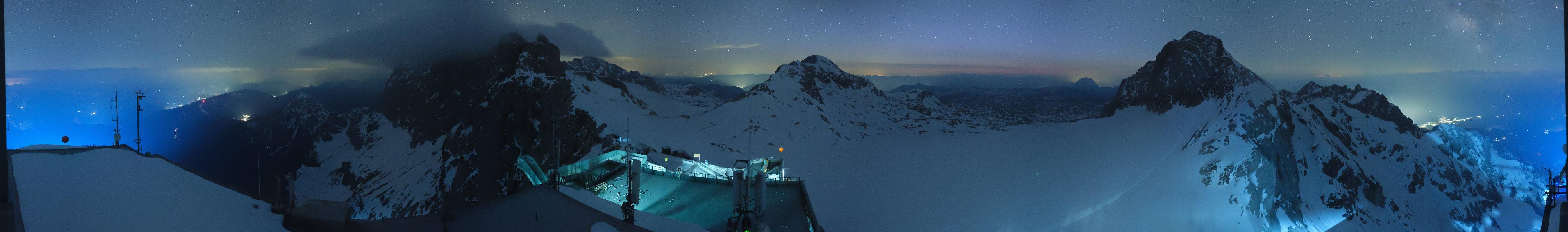 Archived image Panoramic webcam view at the Dachstein Glacier