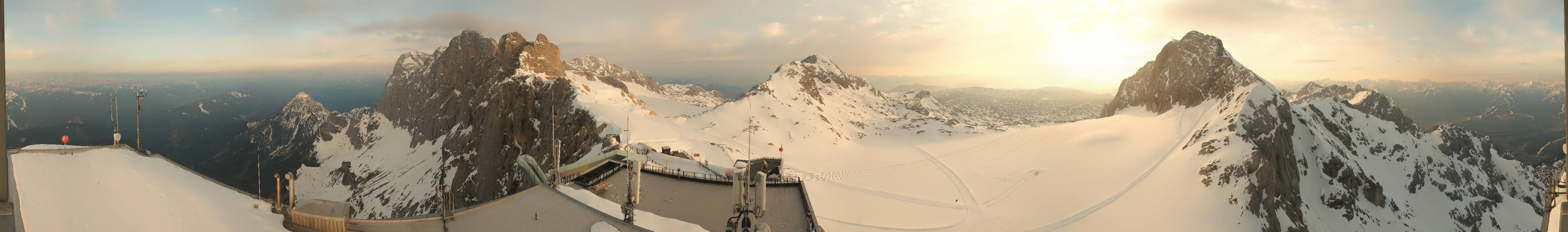 Archived image Panoramic webcam view at the Dachstein Glacier