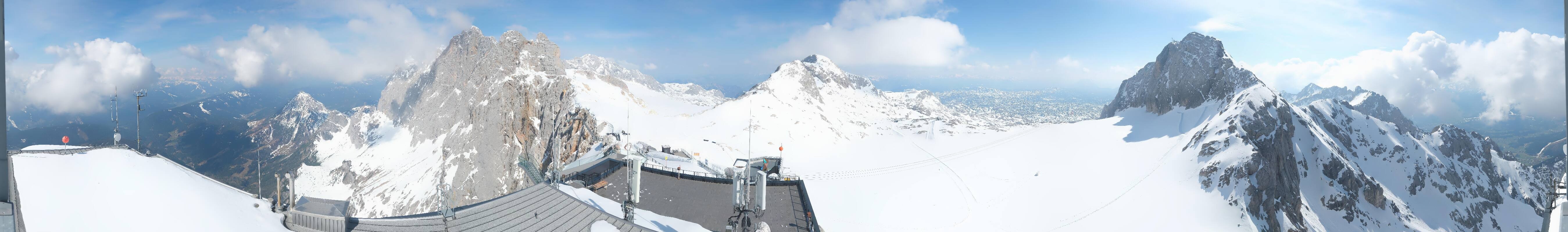 Archived image Panoramic webcam view at the Dachstein Glacier