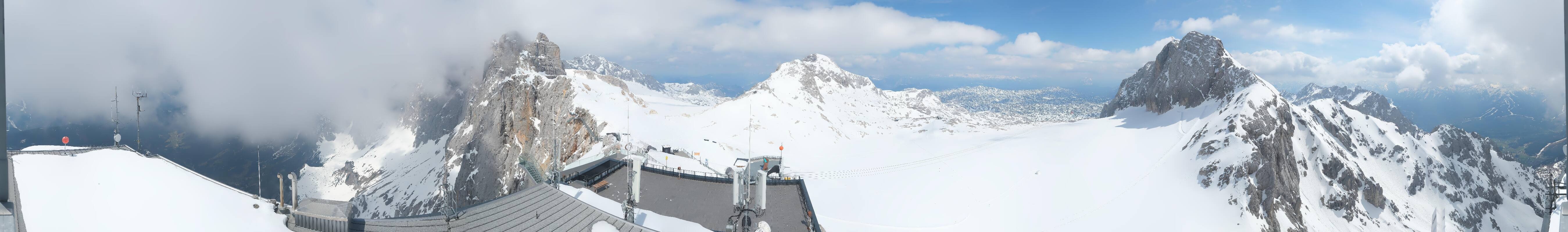 Archived image Panoramic webcam view at the Dachstein Glacier