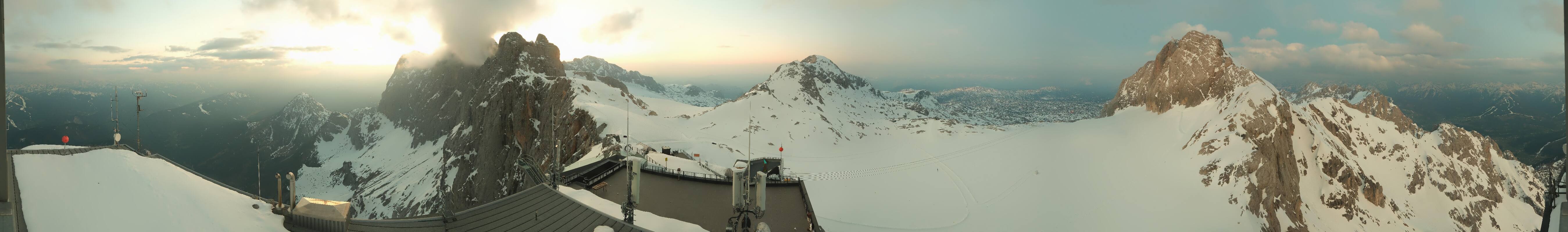 Archived image Panoramic webcam view at the Dachstein Glacier