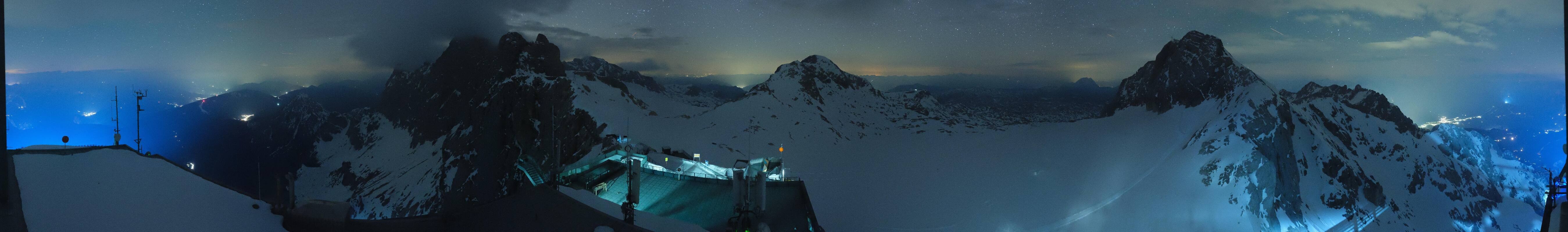 Archived image Panoramic webcam view at the Dachstein Glacier