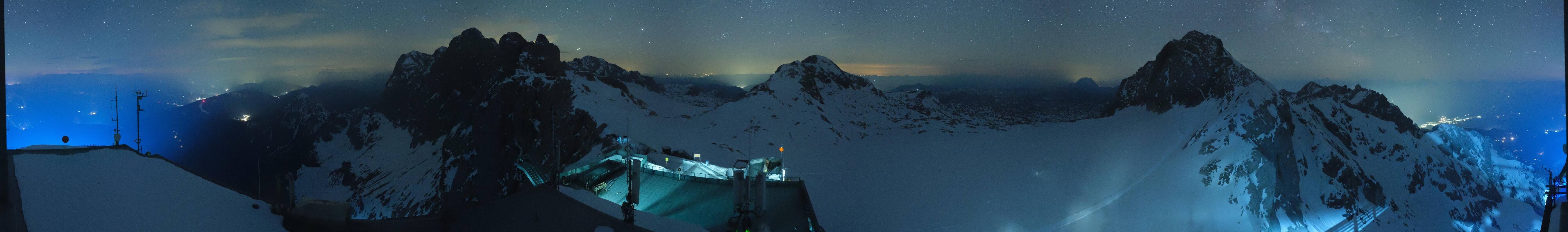 Archived image Panoramic webcam view at the Dachstein Glacier