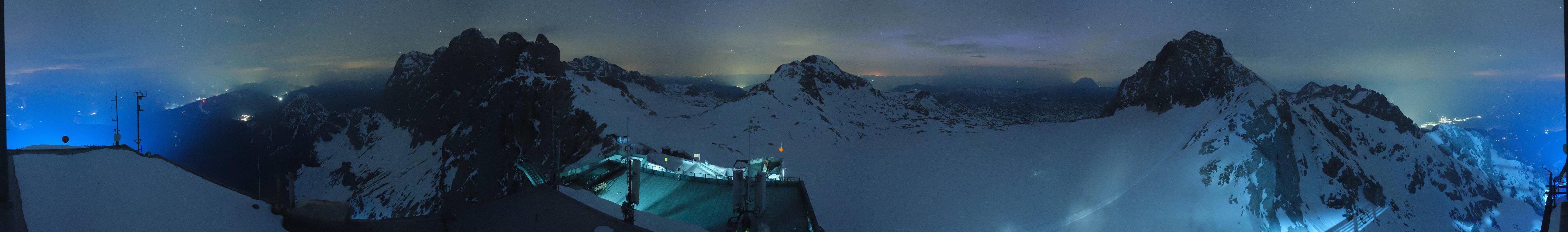 Archived image Panoramic webcam view at the Dachstein Glacier