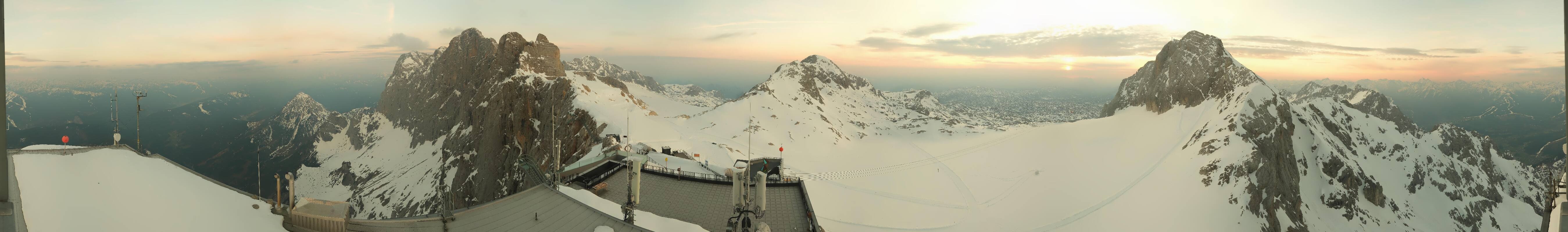 Archiv Foto Webcam Dachstein Gletscher: Panoramablick von der Bergstation