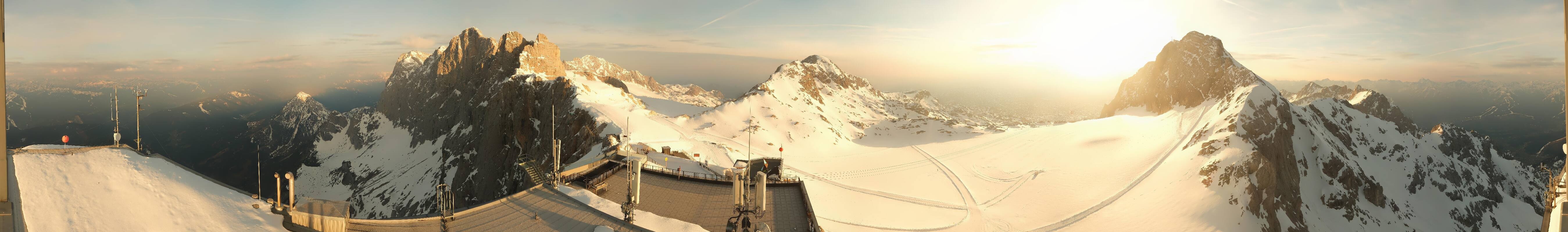 Archiv Foto Webcam Dachstein Gletscher: Panoramablick von der Bergstation