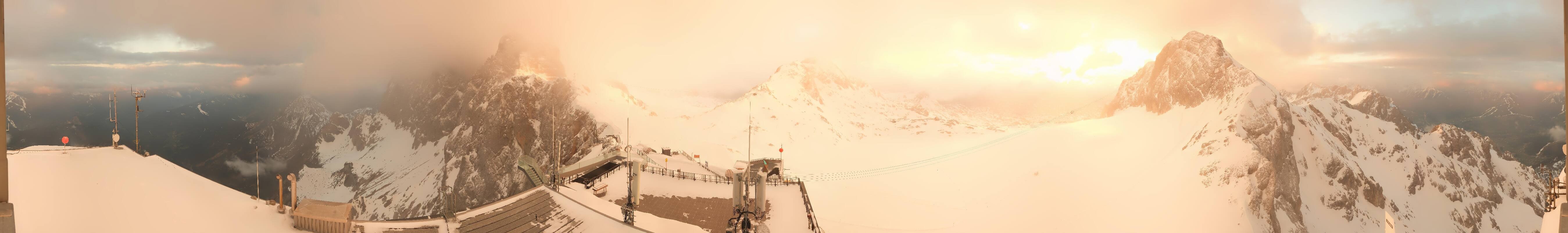 Archived image Panoramic webcam view at the Dachstein Glacier